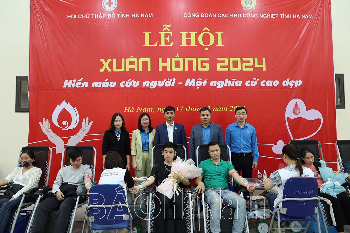ha nam tiep nhan hon 6000 don vi mau tai le hoi xuan hong 2024 hinh 1
