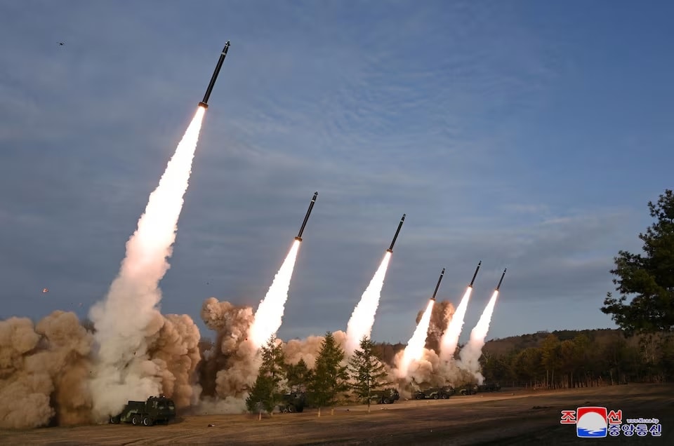ong kim jong un giam sat cuoc tap tran voi be phong ten lua sieu lon cua trieu tien hinh 3