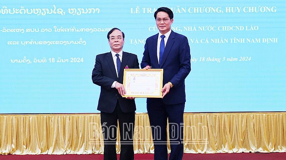 trao tang huan chuong huy chuong huu nghi cua nha nuoc lao cho tap the ca nhan tinh nam dinh hinh 2