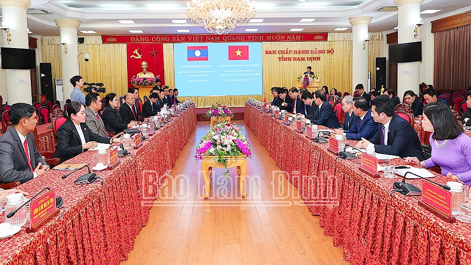 trao tang huan chuong huy chuong huu nghi cua nha nuoc lao cho tap the ca nhan tinh nam dinh hinh 3