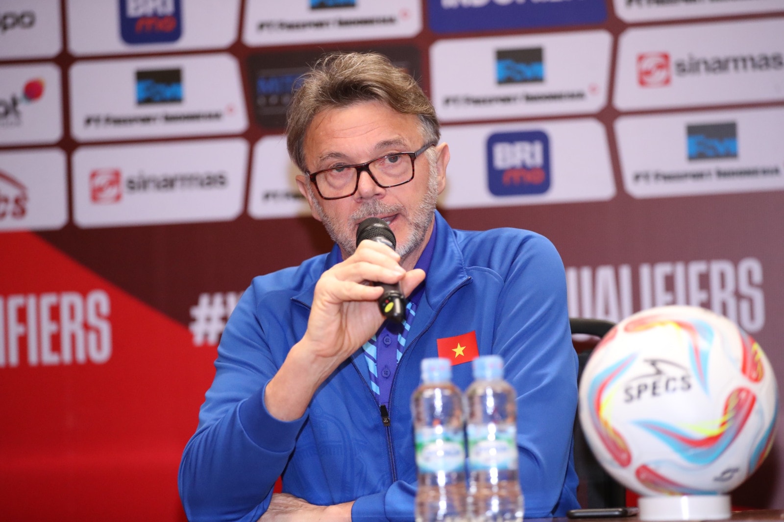 hlv philippe troussier doi tuyen viet nam phai thang o luot ve hinh 1