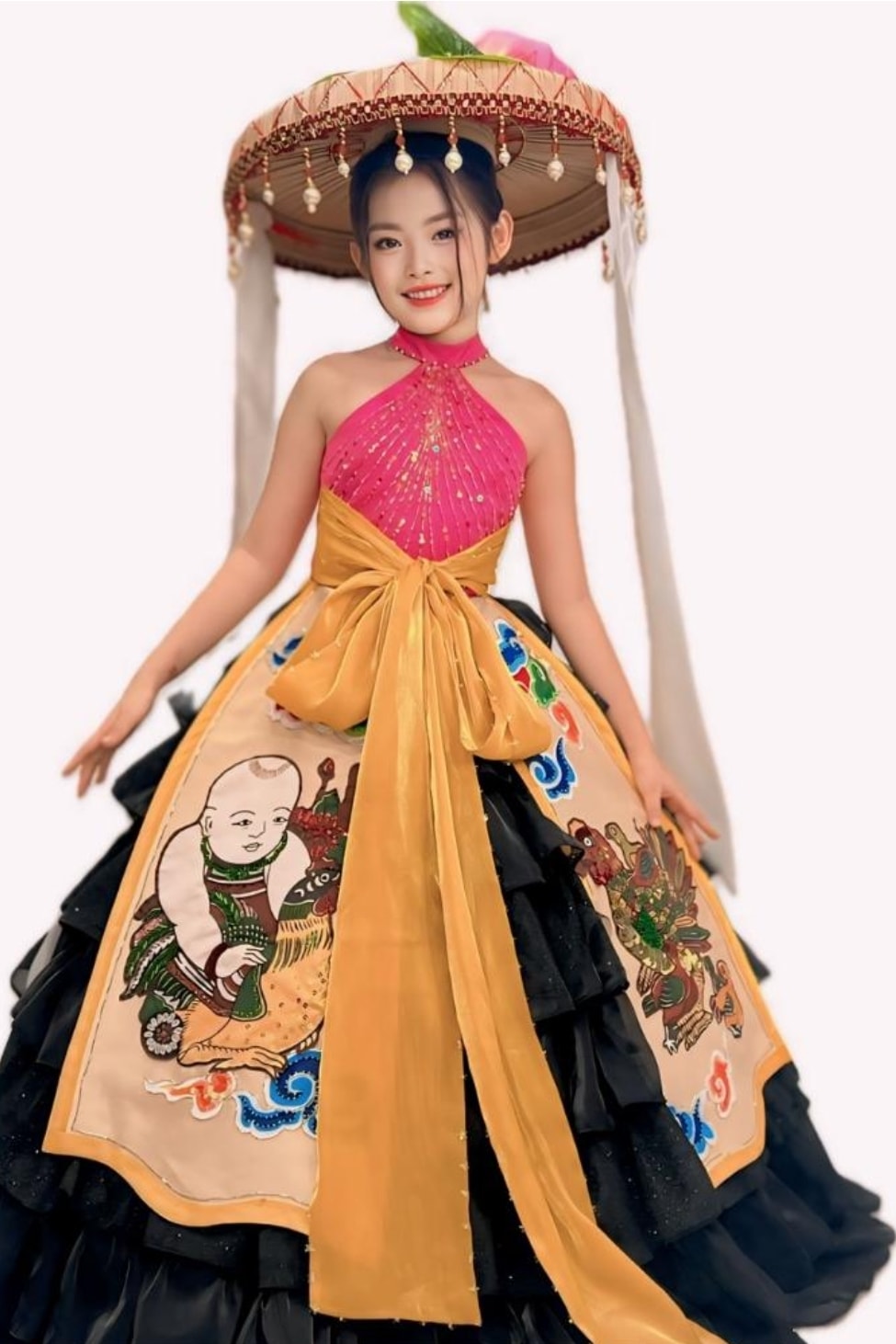 nguyen tran bao linh va nguyen phuong thao dien quoc phuc hoa sac di thi quoc te hinh 9