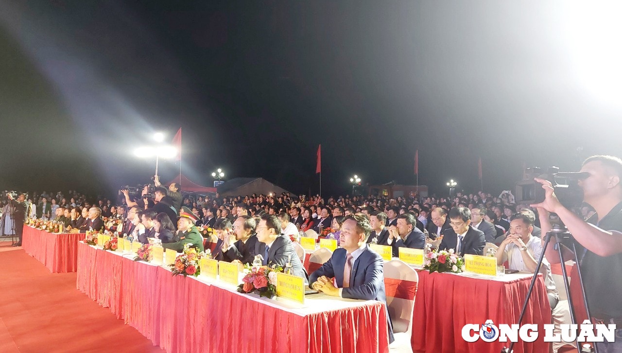 quang ninh ruc ro huyen dao co to trong le ky niem 30 nam ngay thanh lap huyen hinh 3