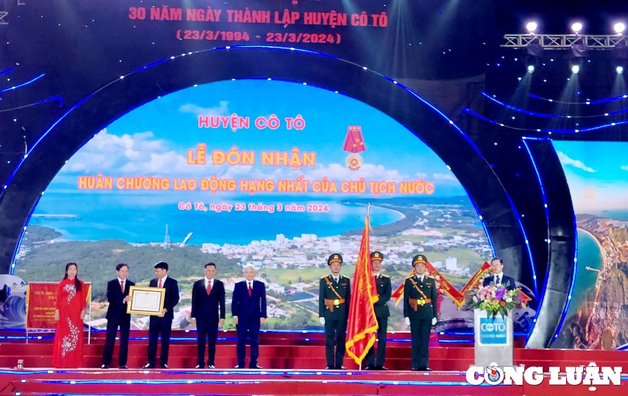 quang ninh ruc ro huyen dao co to trong le ky niem 30 nam ngay thanh lap huyen hinh 10