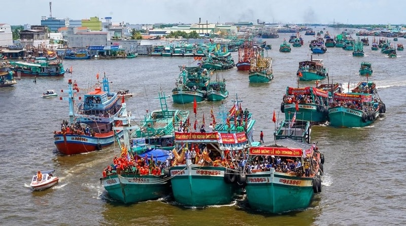 hon 150 tau thuyen tham gia le hoi nghinh ong song doc hinh 3
