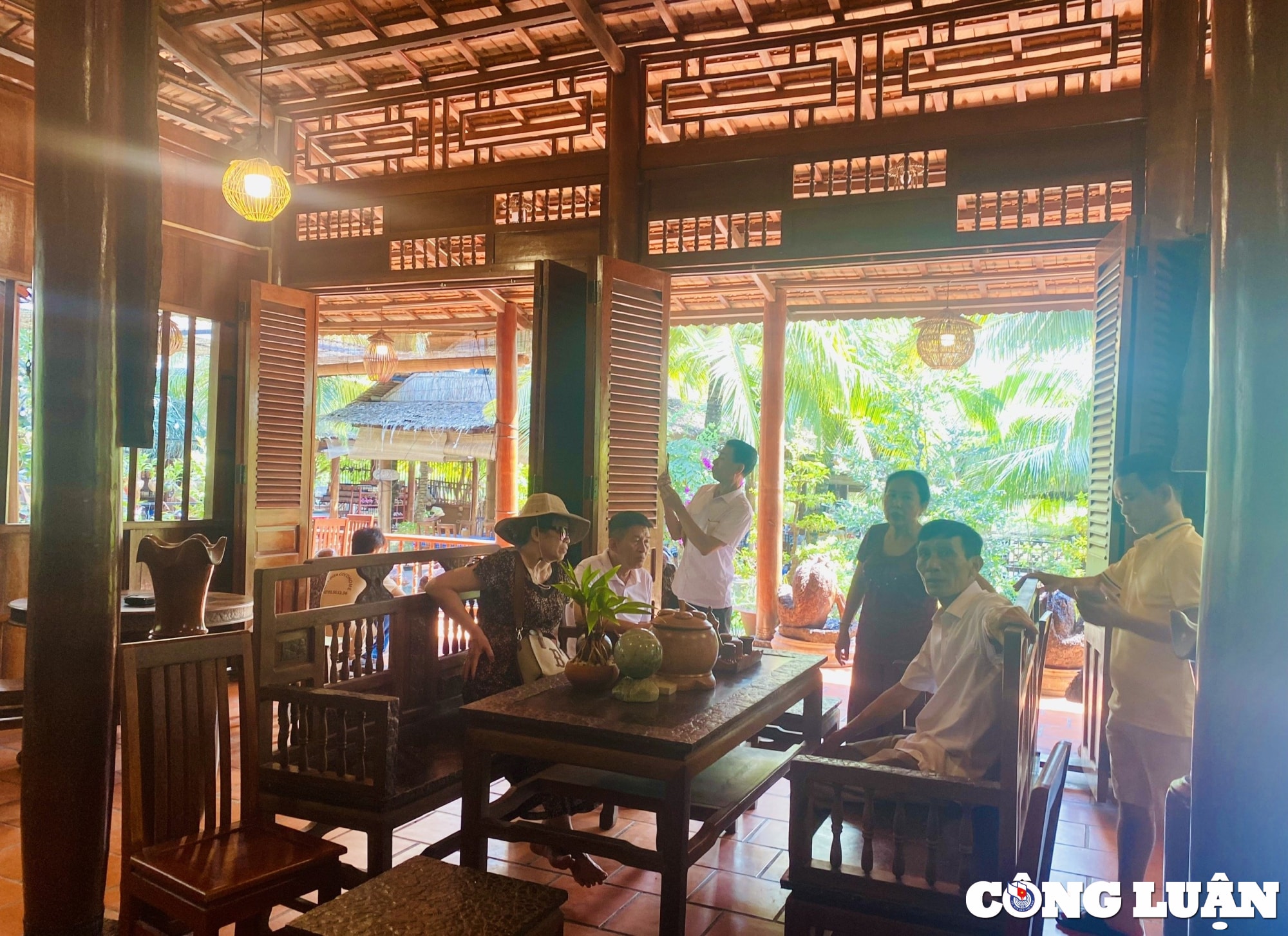 doc dao ngoi nha bang dua co mot khong hai o mien tay hinh 2