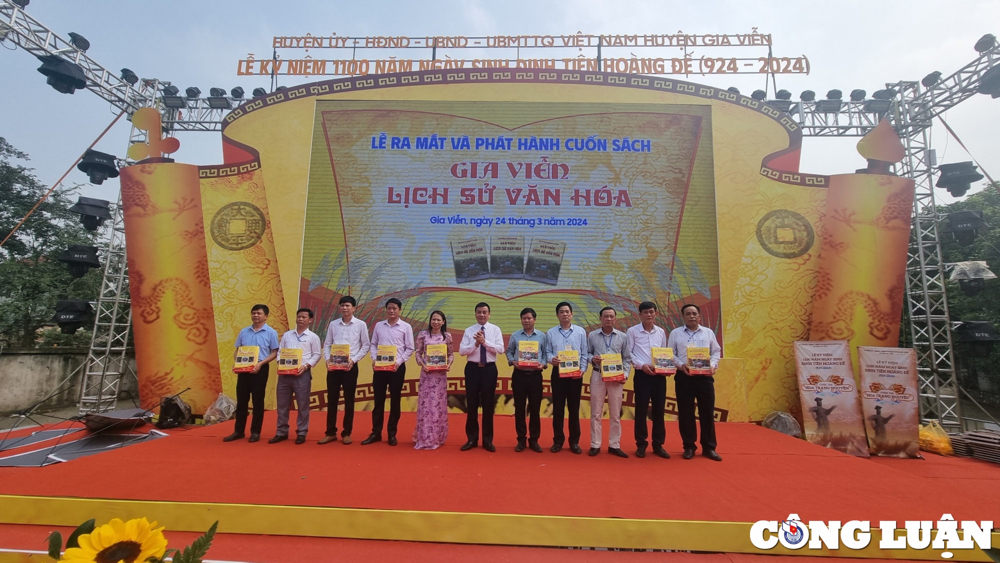 le ra mat va phat hanh cuon sach gia vien lich su van hoa hinh 4