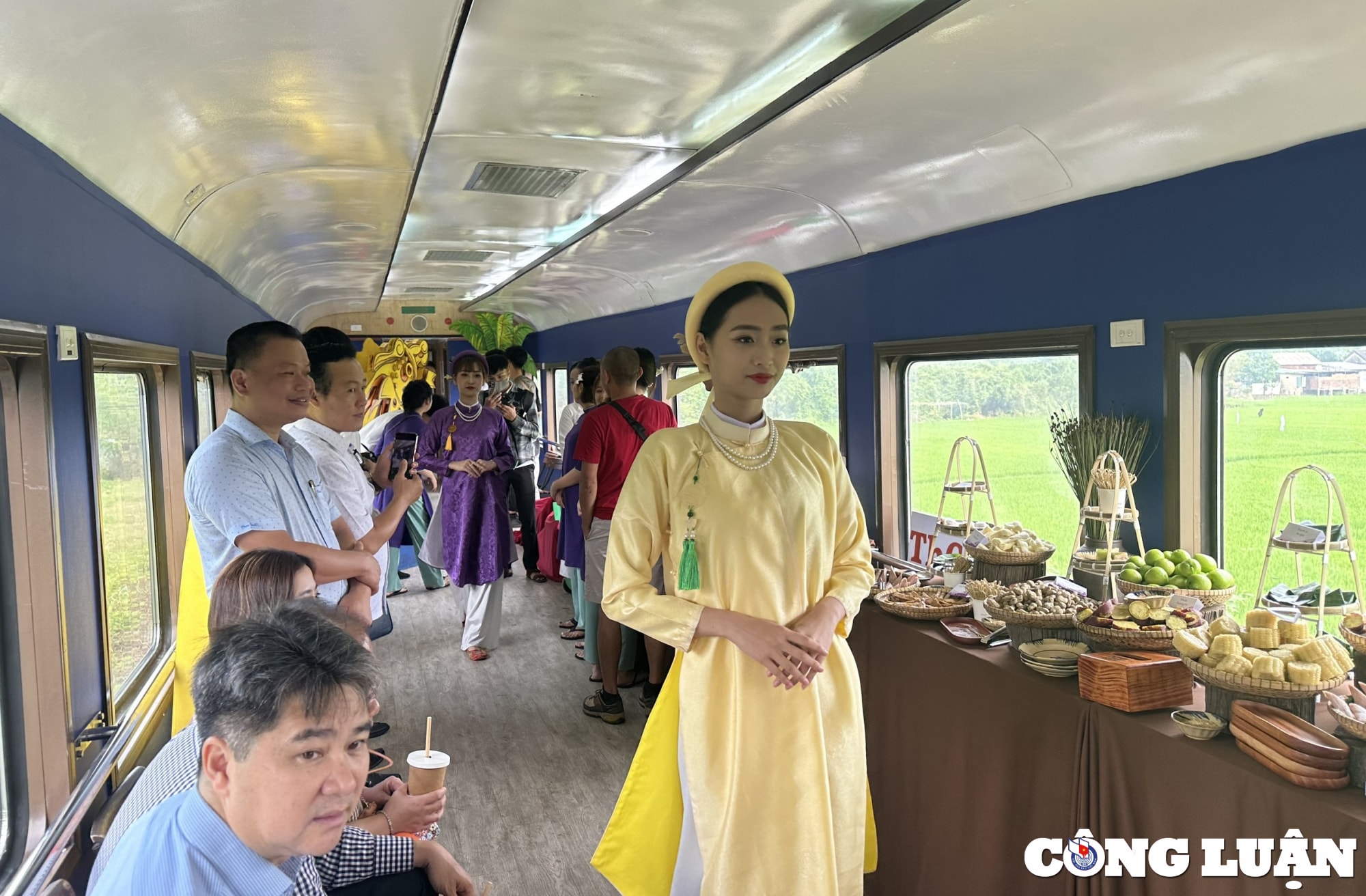 hinh anh an tuong tren chuyen tau ket noi di san mien trung hinh 8