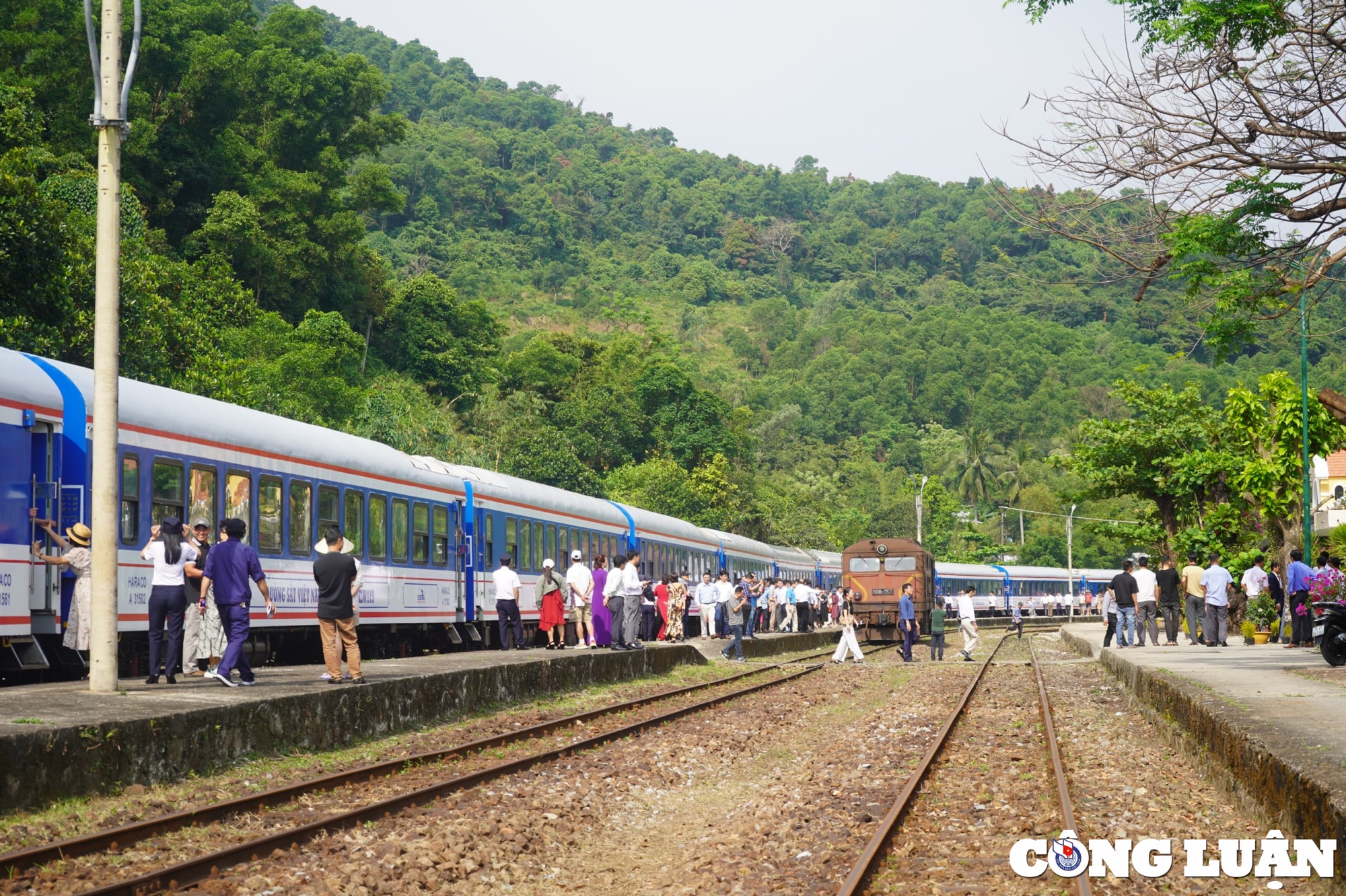 hinh anh an tuong tren chuyen tau ket noi di san mien trung hinh 7