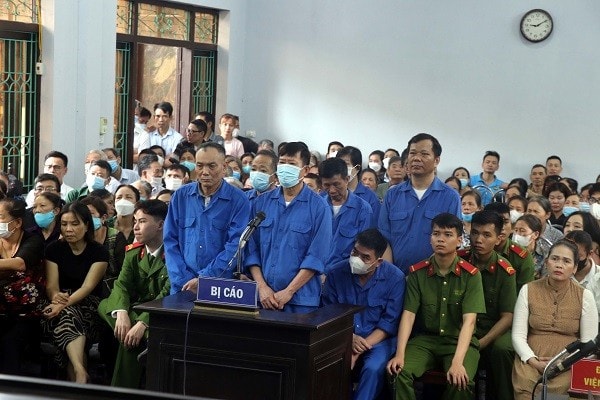 hung yen ban dat cong trai phep 9 bi cao nguyen can bo cong chuc xa linh an hinh 1