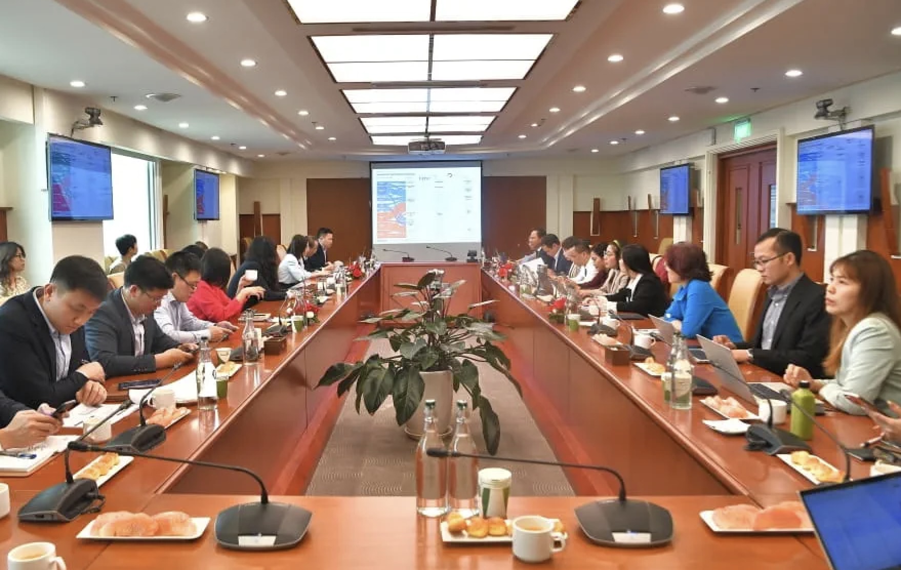 hoi thao xu huong tin dung xanh va dinh huong cho hoat dong kinh doanh cua vietcombank hinh 1