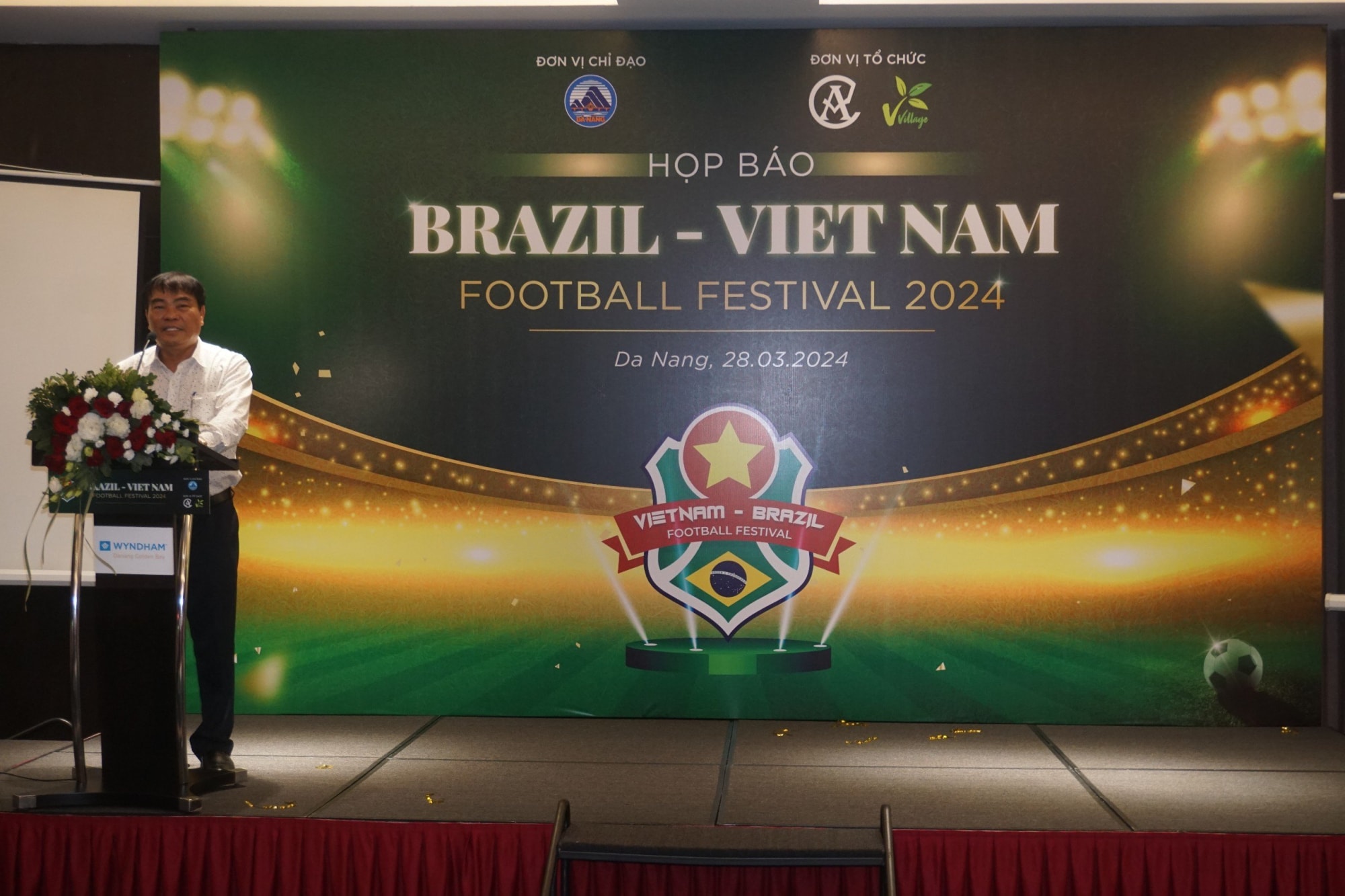 cong bo loat danh thu bong da brazil den viet nam trong thang 4 hinh 1