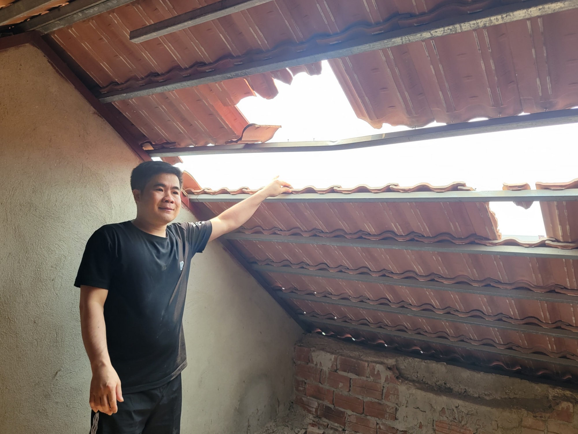 thanh hoa hang chuc ngoi nha bat ngo bi da roi vao hinh 1