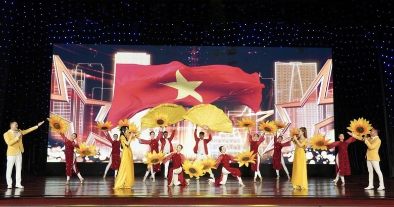 chuong trinh nghe thuat thang 3 hoan ca ky niem 49 nam giai phong da nang hinh 2
