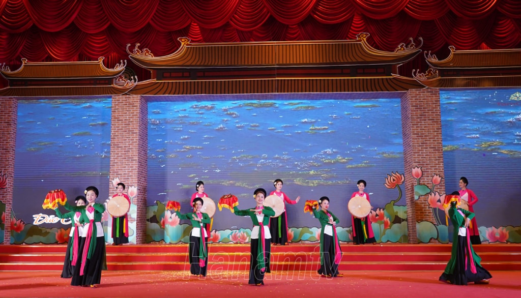dac sac chuong trinh bieu dien dan gian holi cua nguoi an do tai ha nam hinh 3