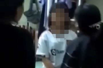 kon tum nu sinh lop 10 bi mot nhom nu sinh la mat hanh hung trong ky tuc xa hinh 1