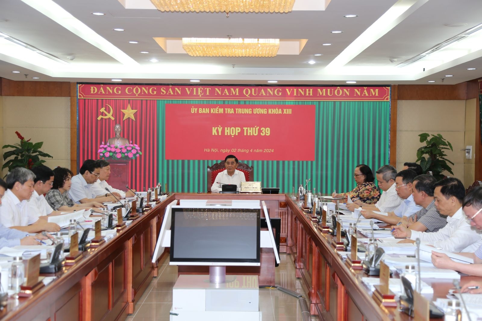 de nghi bo chinh tri ban bi thu xem xet thi hanh ky luat nhieu can bo bo lao dong thuong binh va xa hoi hinh 1