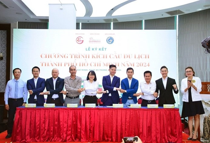 tp hcm tung kich cau du lich cuc khung trong nam 2024 hinh 1