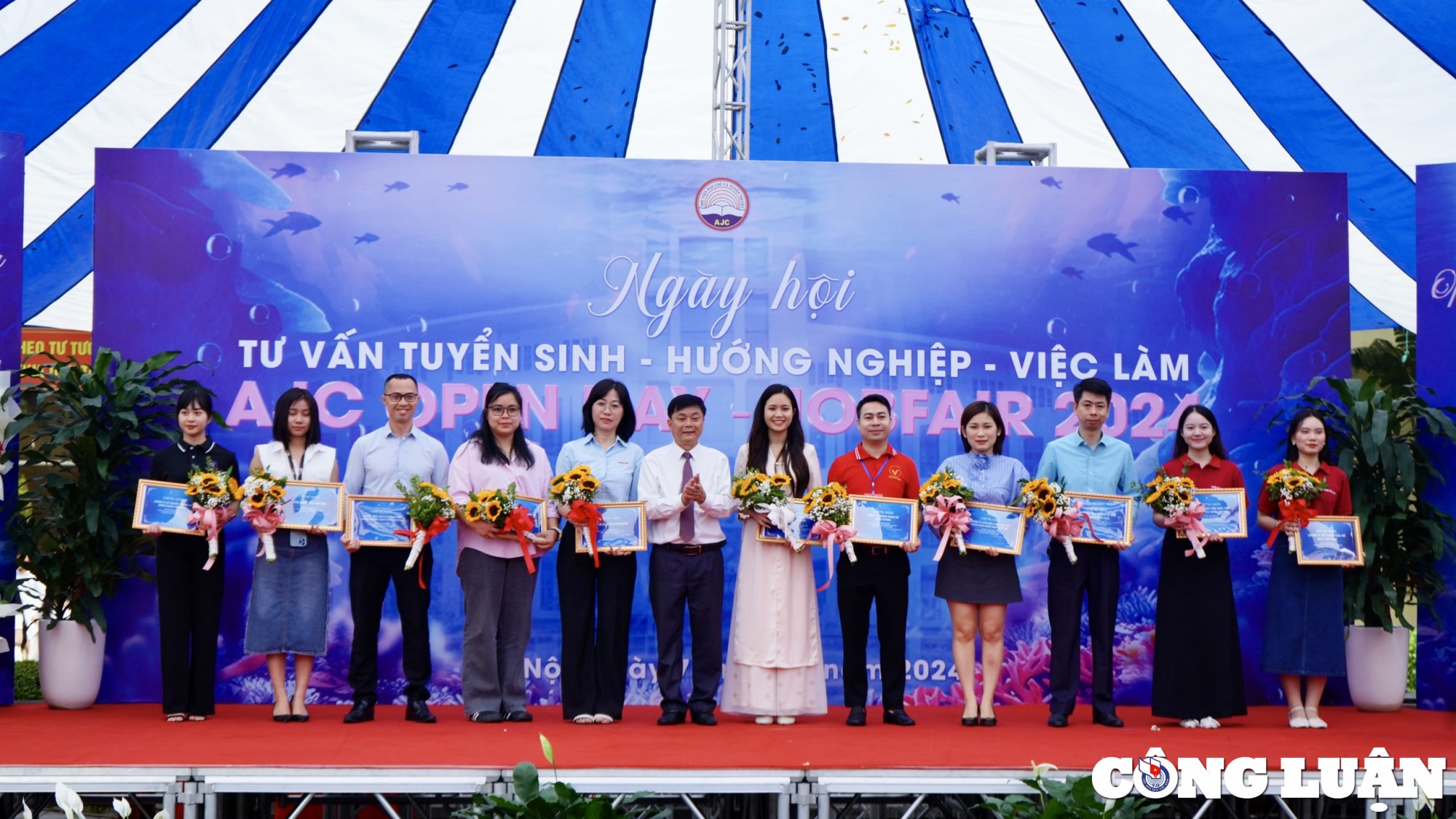 ngay hoi tu van tuyen sinh huong nghiep va viec lam cho sinh vien bao chi tuyen truyen hinh 3