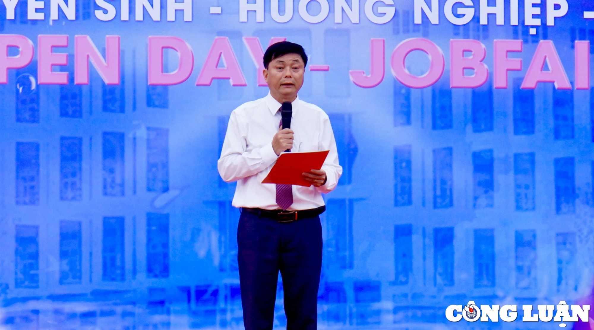 ngay hoi tu van tuyen sinh huong nghiep va viec lam cho sinh vien bao chi tuyen truyen hinh 4
