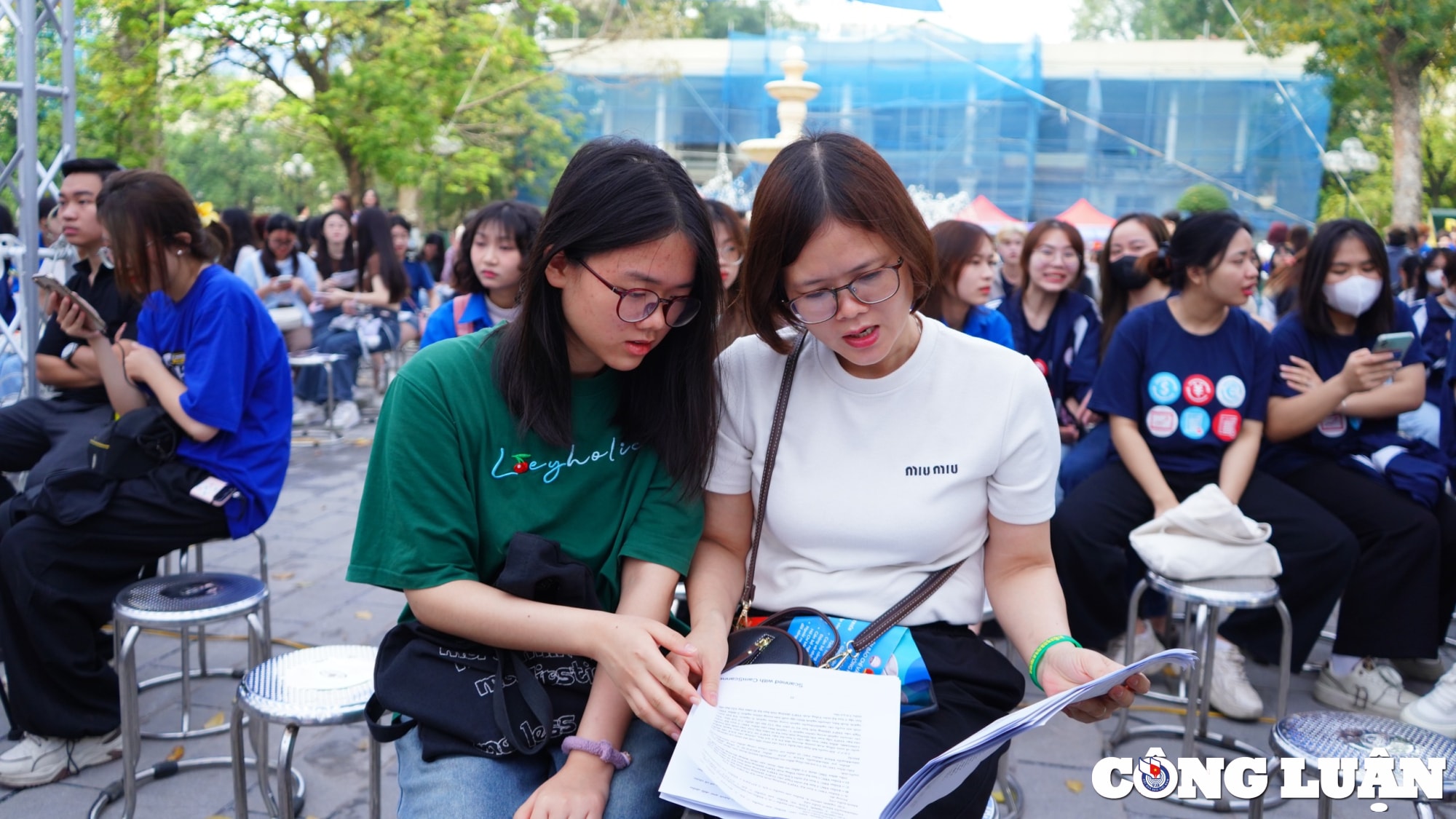 ngay hoi tu van tuyen sinh huong nghiep va viec lam cho sinh vien bao chi tuyen truyen hinh 8