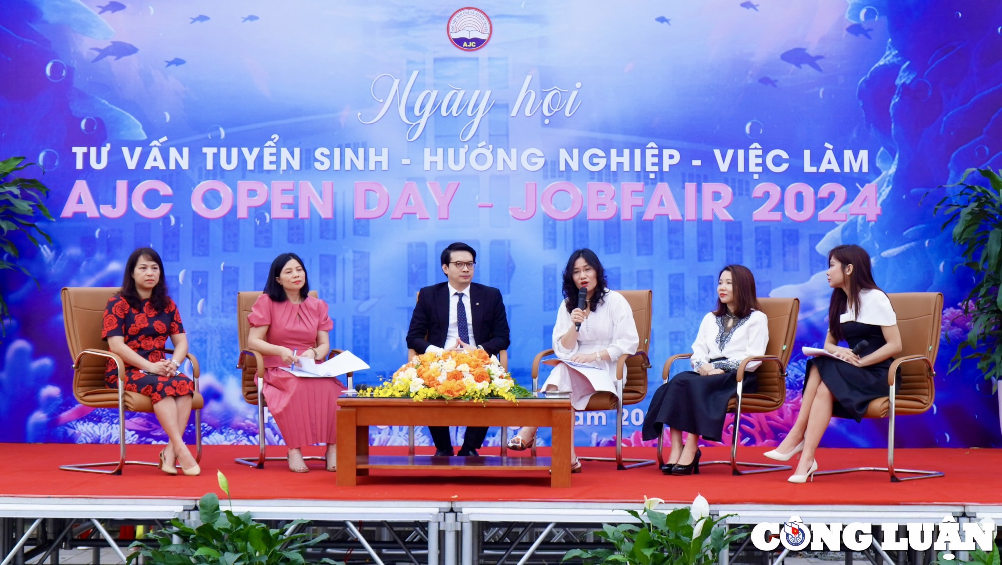 ngay hoi tu van tuyen sinh huong nghiep va viec lam cho sinh vien bao chi tuyen truyen hinh 6