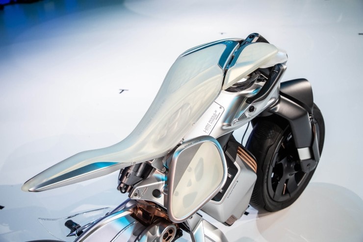 can canh xe may tu lai yamaha motoroid2 xuat hien tai dong nam a hinh 4