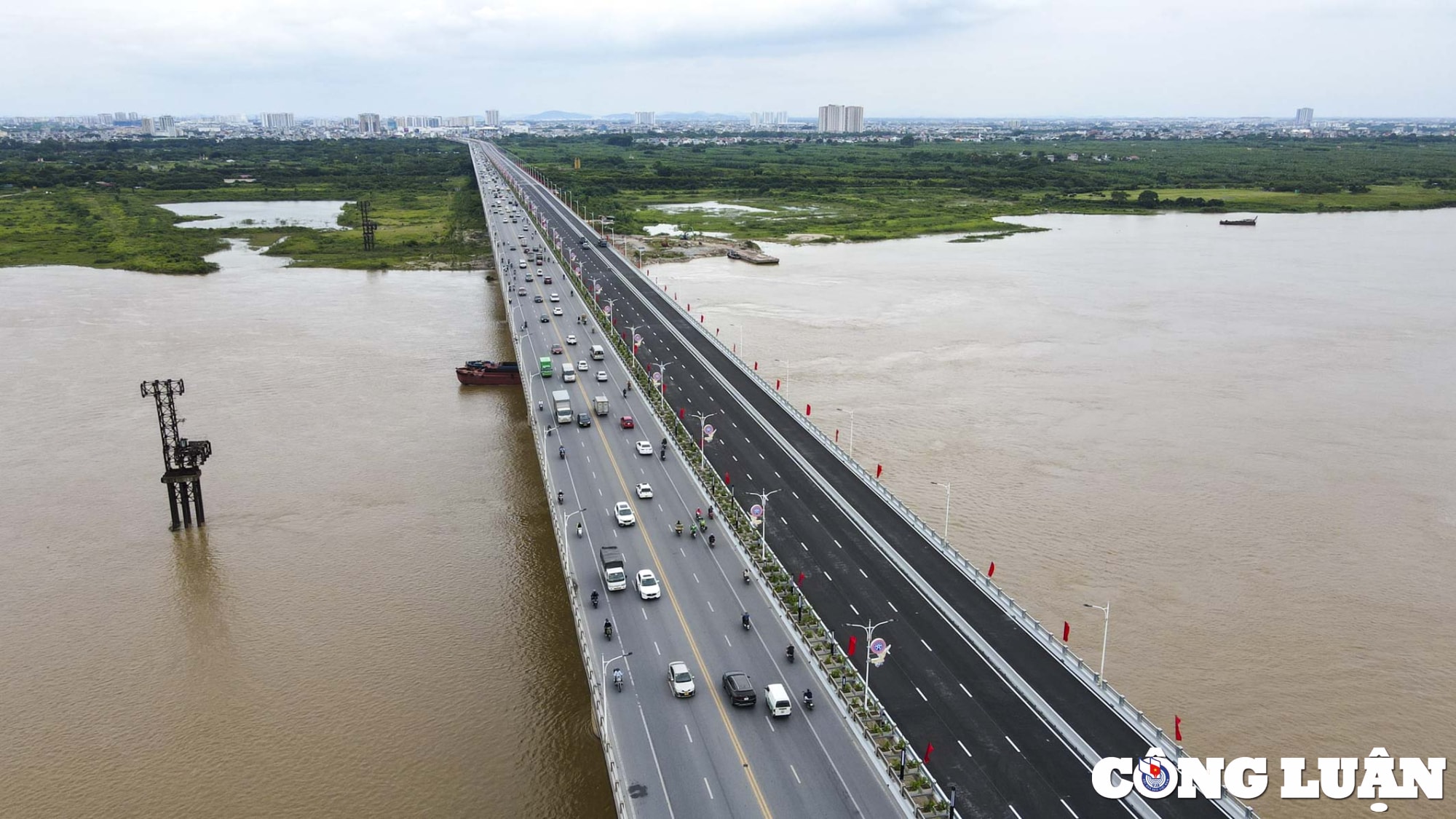 ha noi dau tu xay dung hang loat cay cau trong diem qua song hong hinh 1