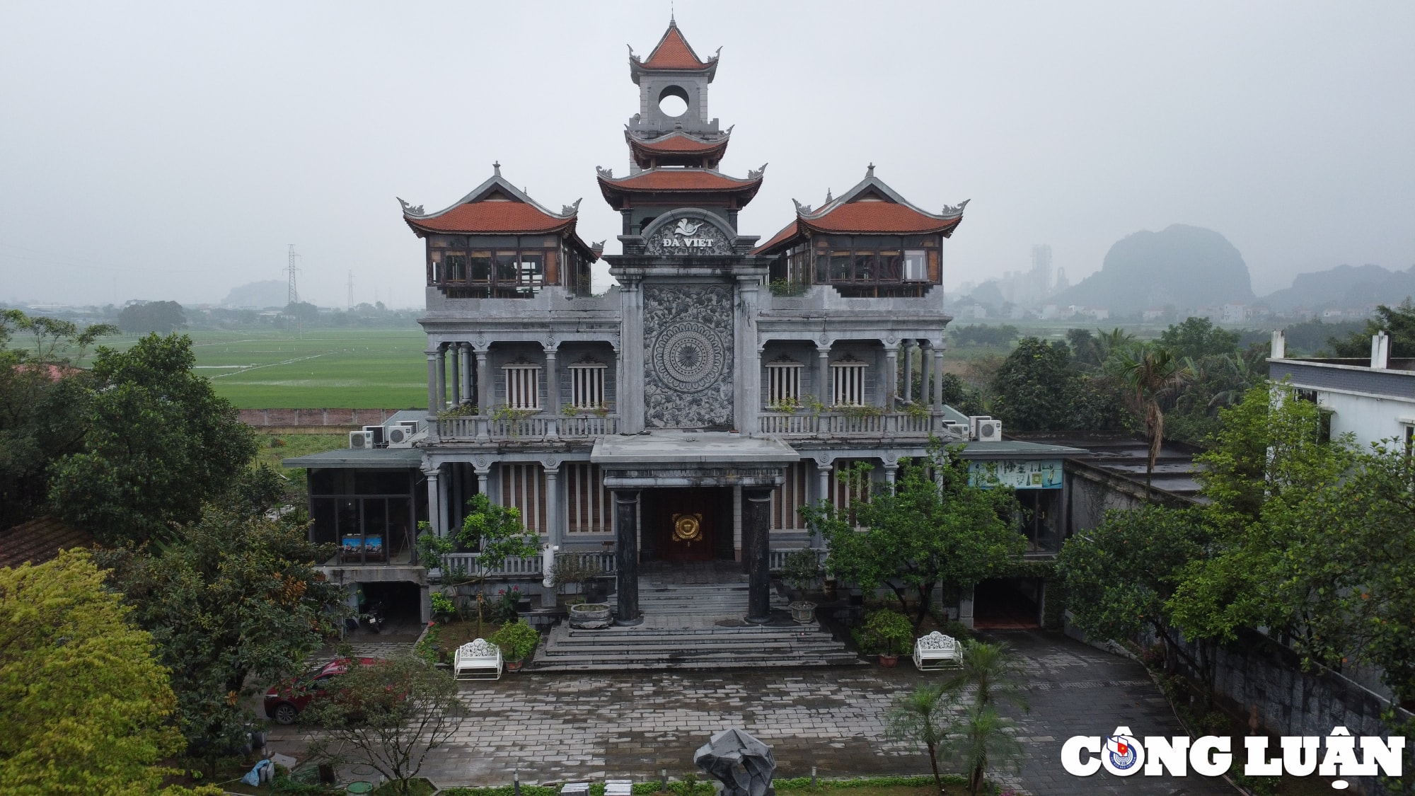doc dao voi kien truc lau dai da khong lo o ninh binh hinh 2