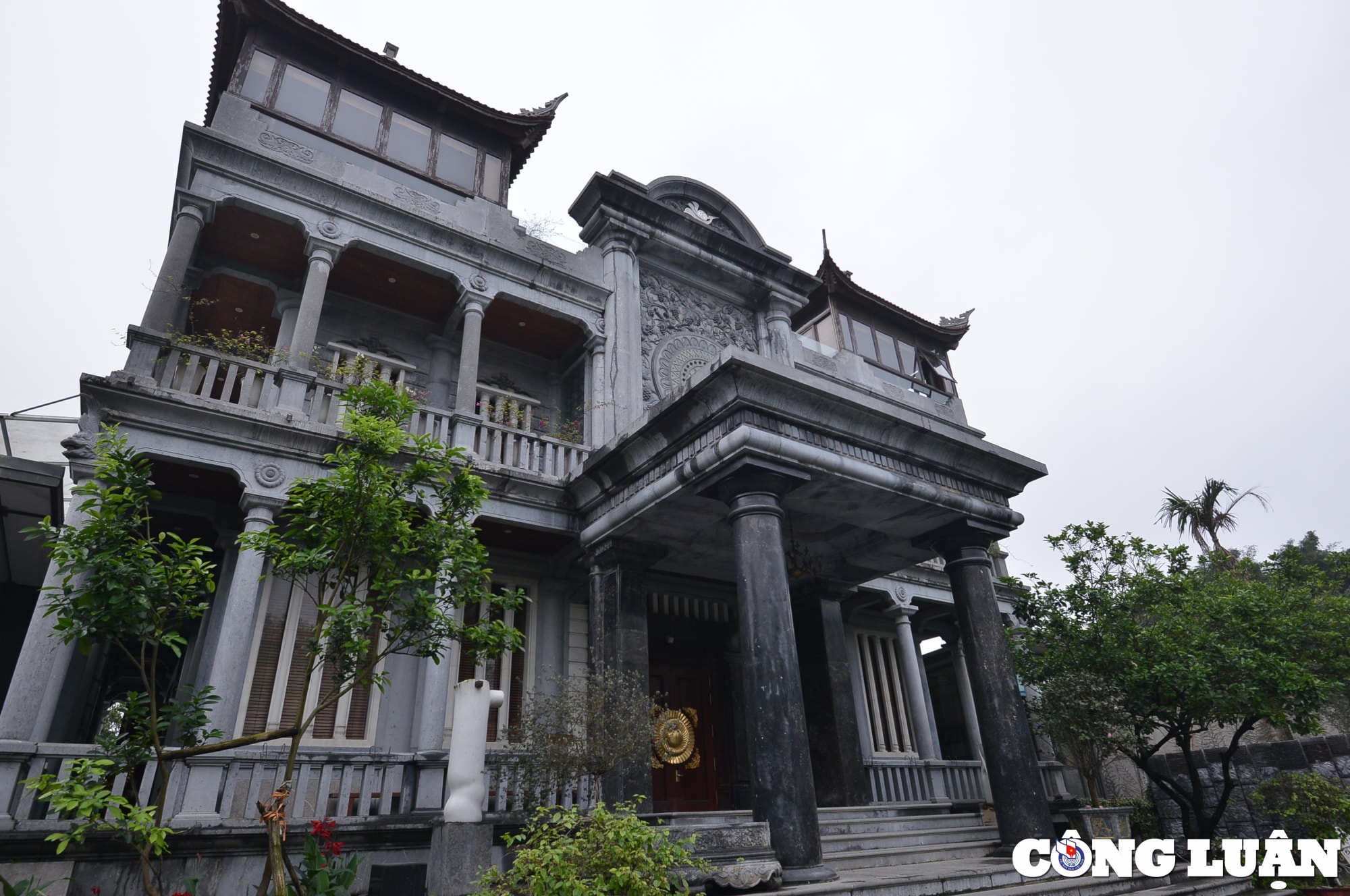 doc dao voi kien truc lau dai da khong lo o ninh binh hinh 4