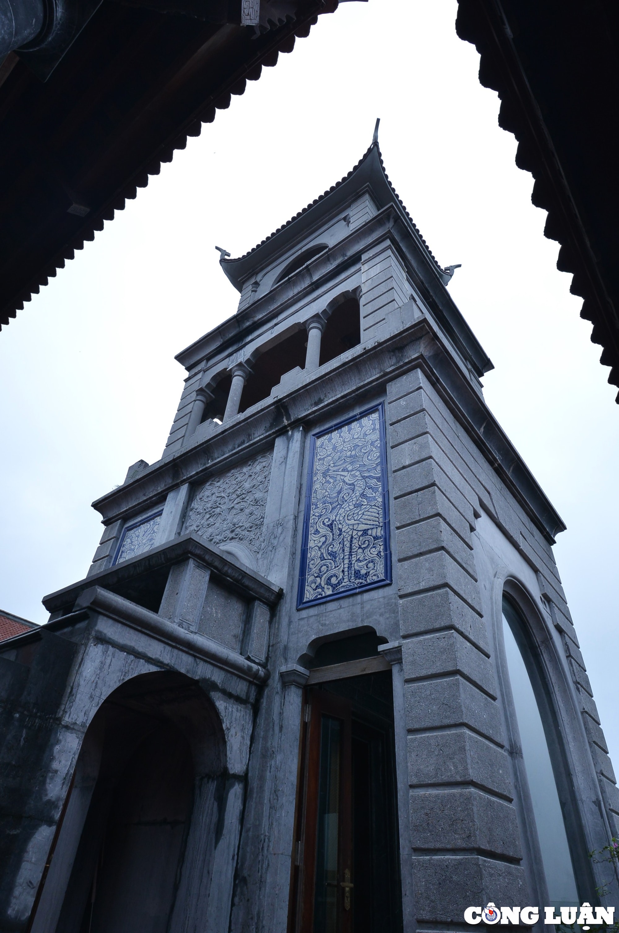 doc dao voi kien truc lau dai da khong lo o ninh binh hinh 15