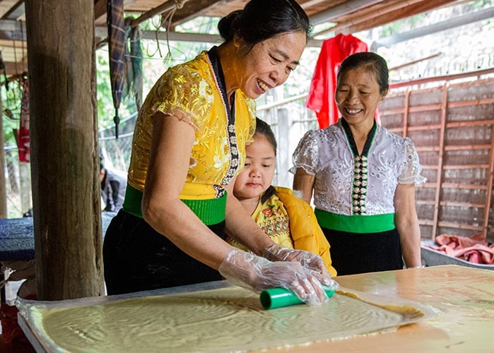 cong nhan nghe lam banh khau xen chi chop la di san van hoa phi vat the quoc gia hinh 1