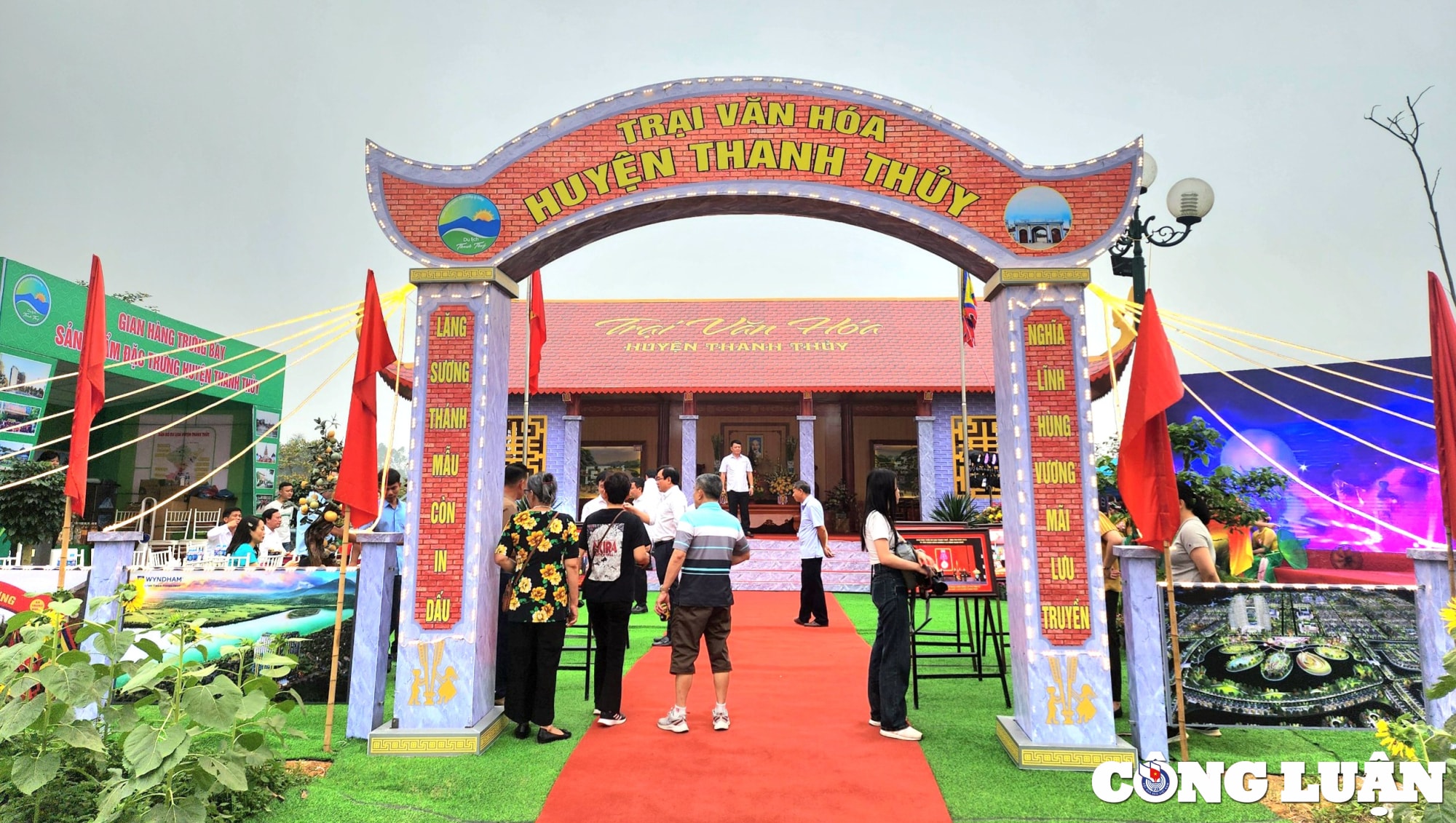 doc dao van hoa dac san dan toc tai hoi trai le hoi den hung 2024 hinh 13