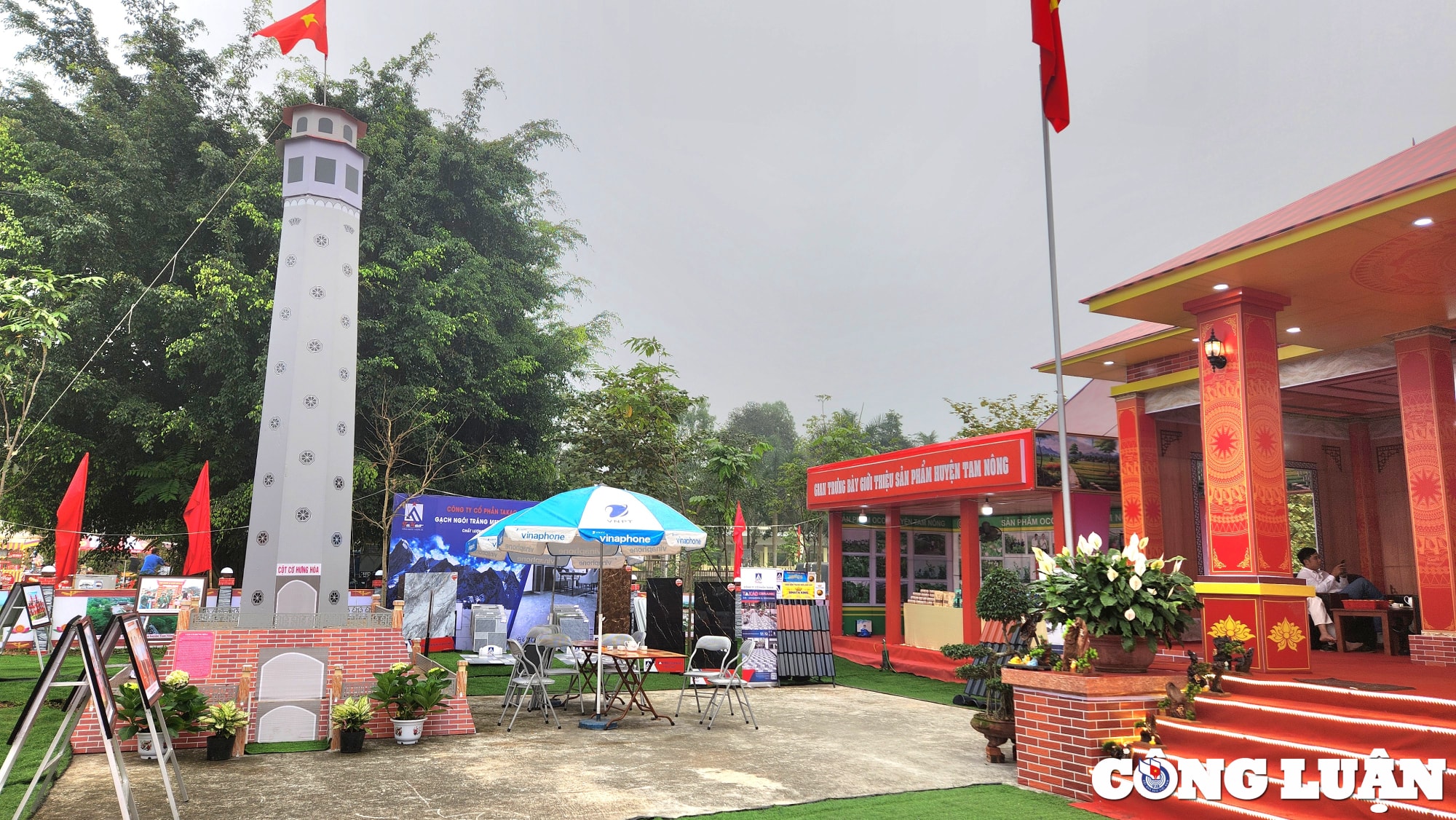 doc dao van hoa dac san dan toc tai hoi trai le hoi den hung 2024 hinh 17