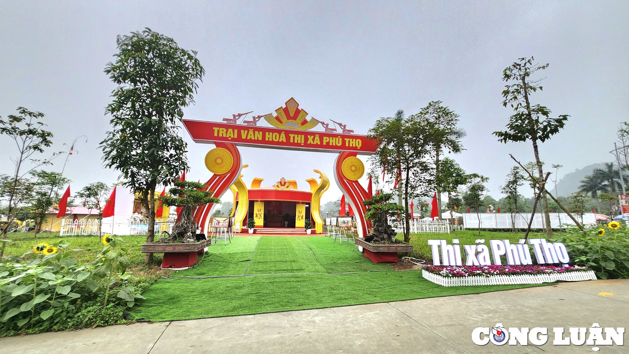 doc dao van hoa dac san dan toc tai hoi trai le hoi den hung 2024 hinh 18