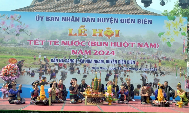 dien bien nguoi dan xa nua ngam vui tet te nuoc hinh 1