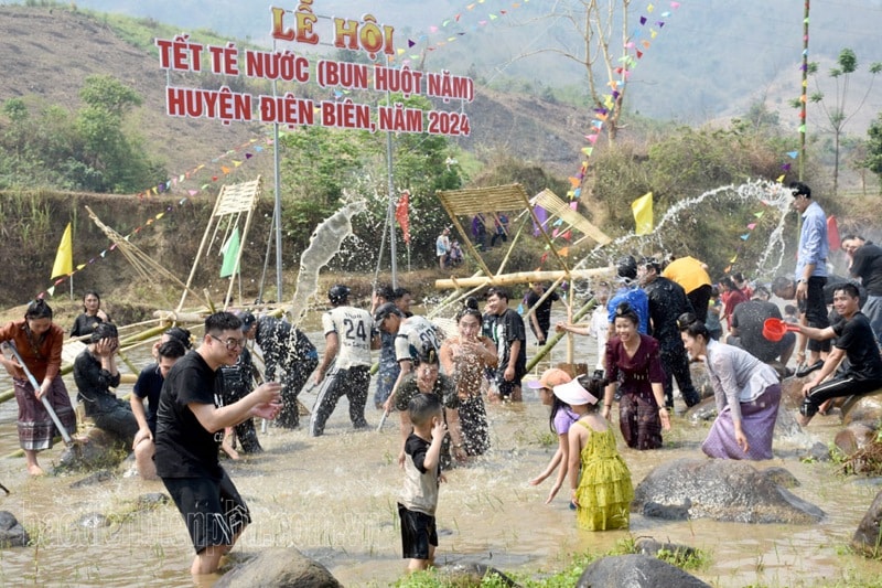dien bien nguoi dan xa nua ngam vui tet te nuoc hinh 2