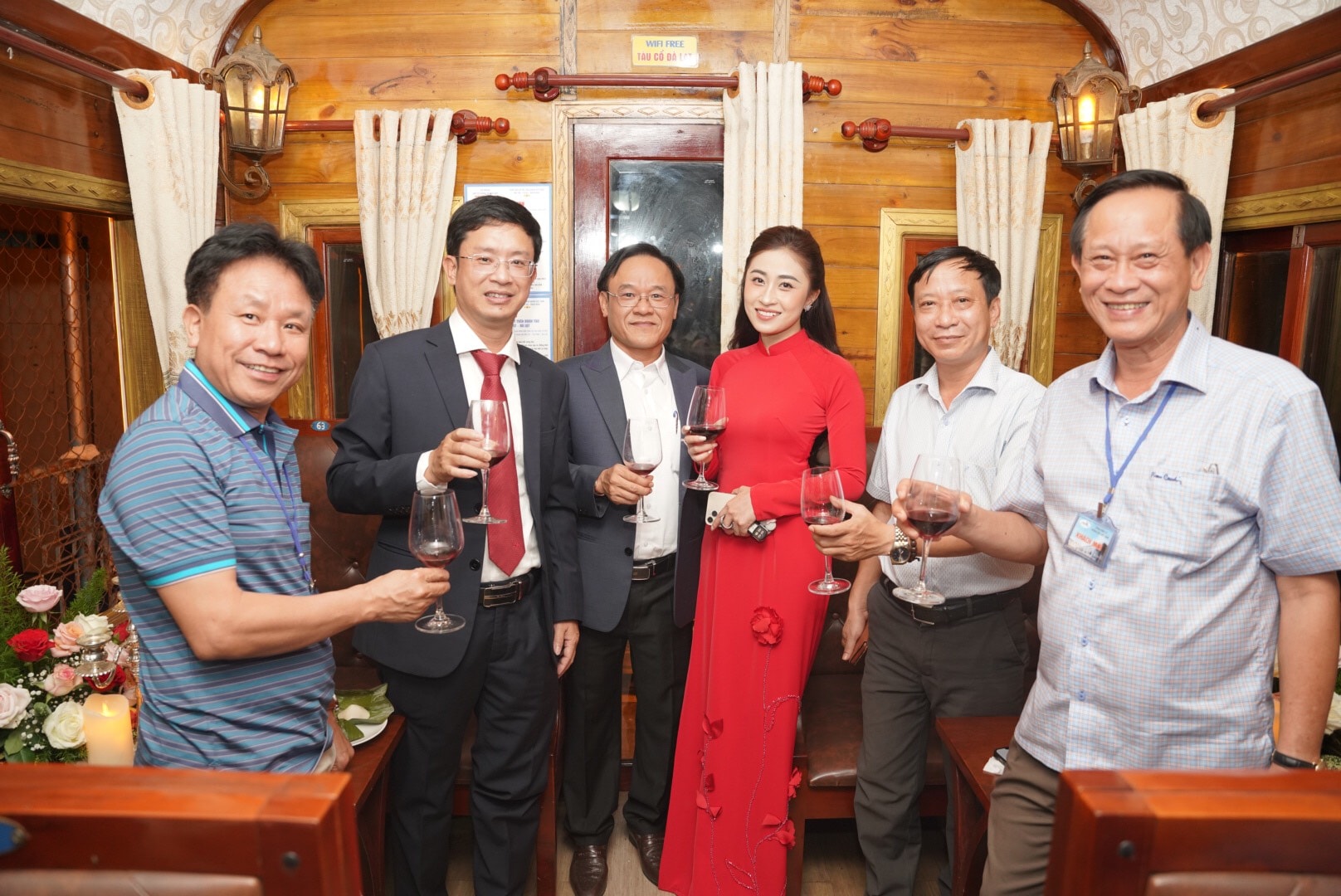 hinh anh thu vi tren tuyen duong sat hanh trinh dem da lat hinh 5