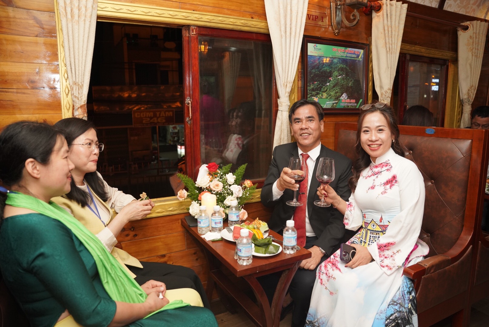 hinh anh thu vi tren tuyen duong sat hanh trinh dem da lat hinh 6