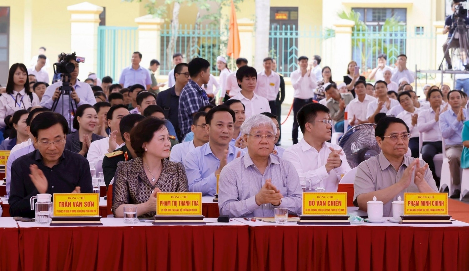 petrovietnam ung ho 5 ty dong cho phong trao xoa nha tam nha dot nat hinh 1