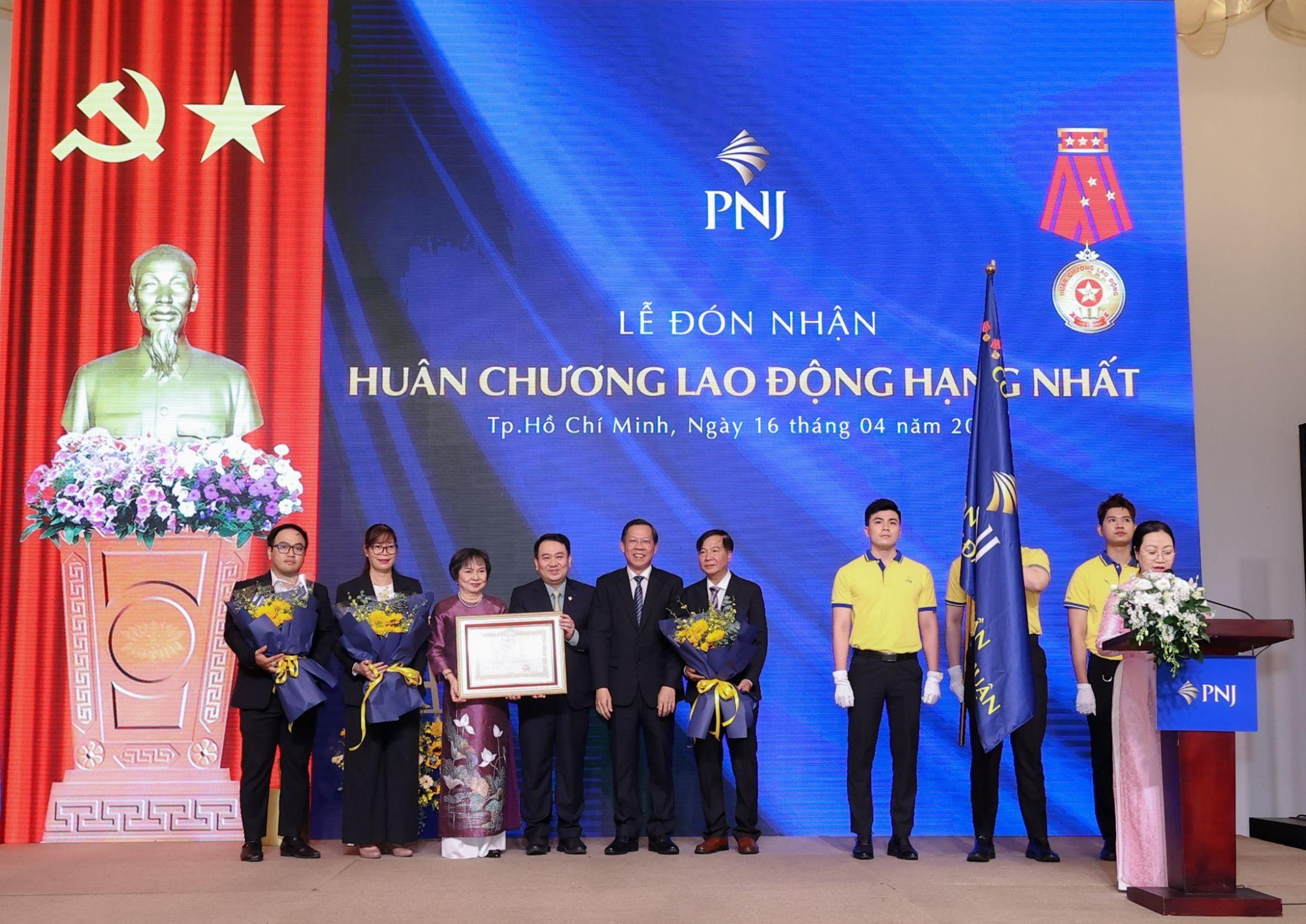 pnj va chu tich hdqt cao thi ngoc dung vinh du nhan huan chuong lao dong hang nhat lan thu hai hinh 3