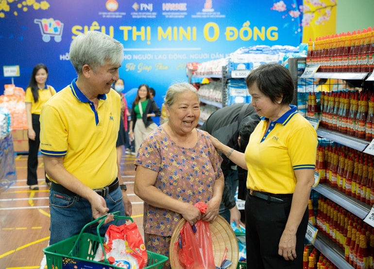 pnj va chu tich hdqt cao thi ngoc dung vinh du nhan huan chuong lao dong hang nhat lan thu hai hinh 6