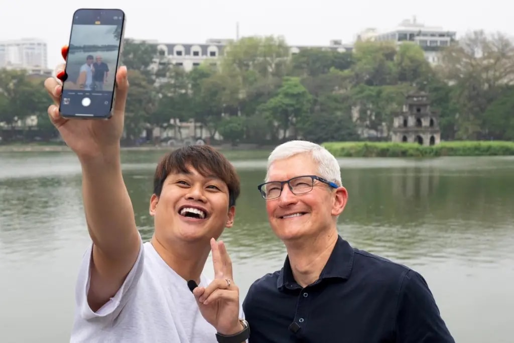 ceo apple tim cook viet nam dang noi len nhu mot trung tam san xuat hang dau cua apple hinh 1