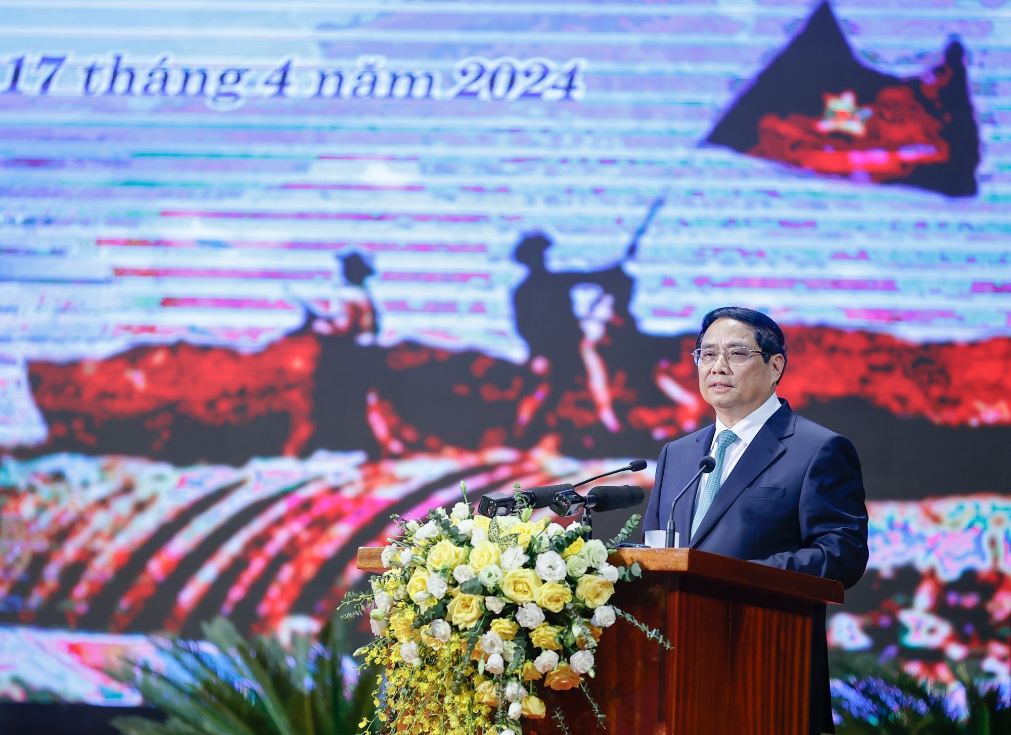 chien thang dien bien phu mai mai la ban anh hung ca bat diet hinh 3