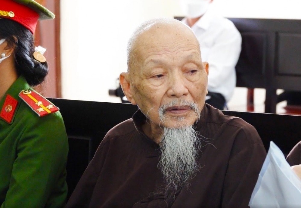 thay ong noi le tung van bi khoi to them ve toi loan luan hinh 1