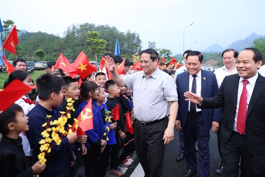 cao toc huu nghi  chi lang co nhieu diem dac biet ket noi 2 vung kinh te dong luc cua dat nuoc hinh 1