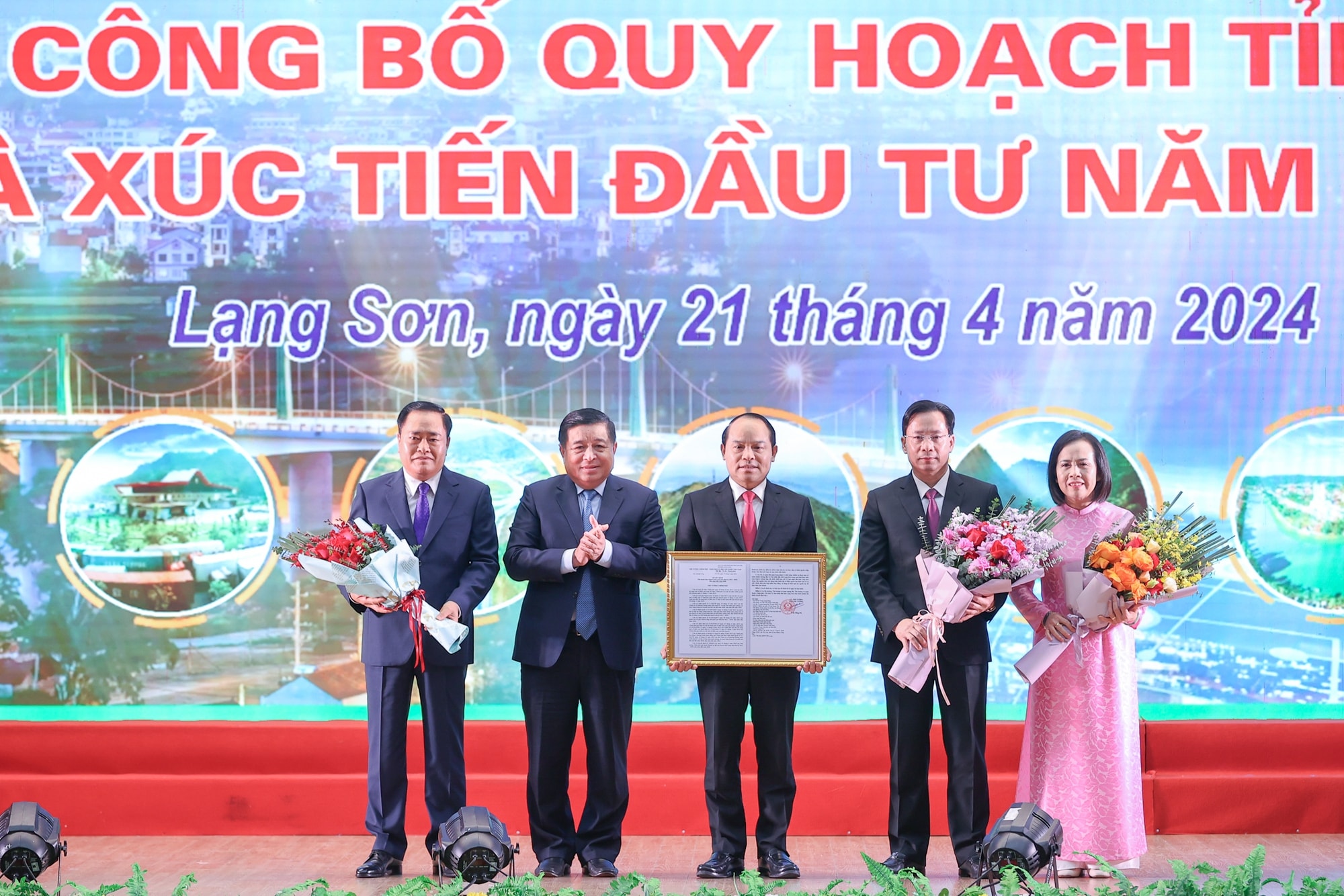 lang son can chu trong tap trung thuc hien 8 nhiem vu 5 bao dam trong trien khai quy hoach hinh 3