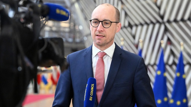 eu sap dat thoa thuan su dung tai san cua nga cho ukraine hinh 1