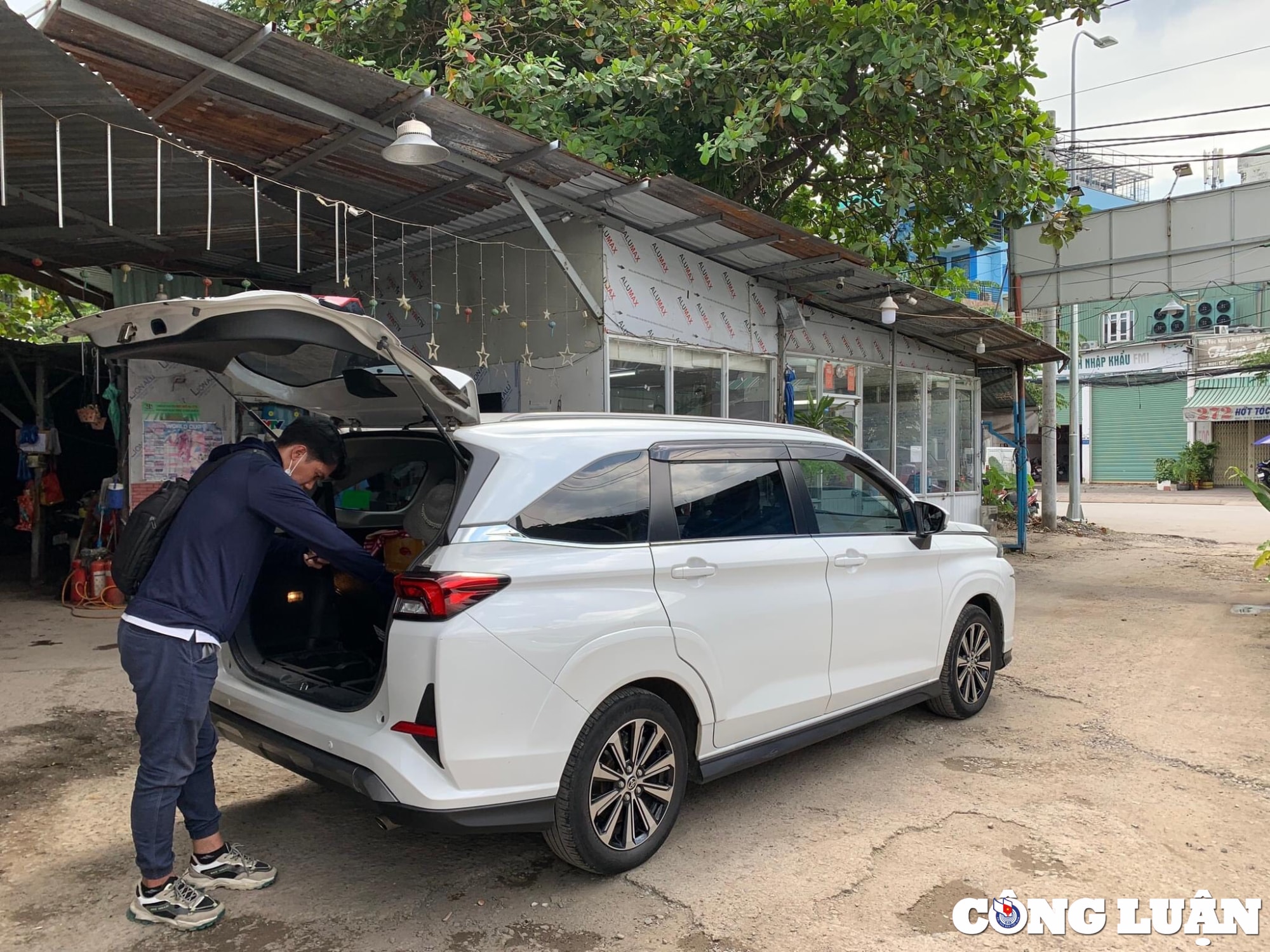 sat le 30 4 1 5 dich vu cho thue xe tu lai nam dai doi khach hinh 2