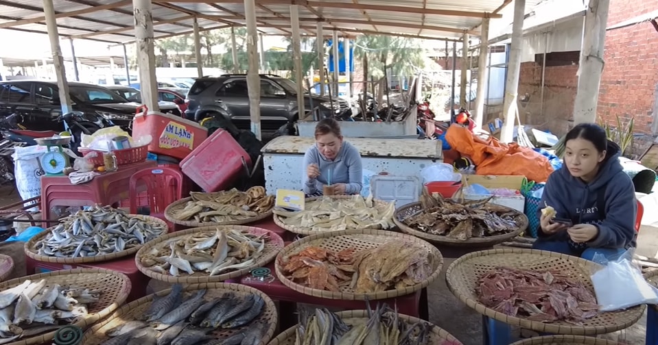 ve dep hoang so moc mac cua bien con bung ben tre hinh 2